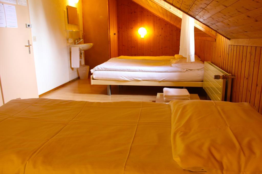 Hotel - Petit-Dejeuner Le Trift Zinal Εξωτερικό φωτογραφία