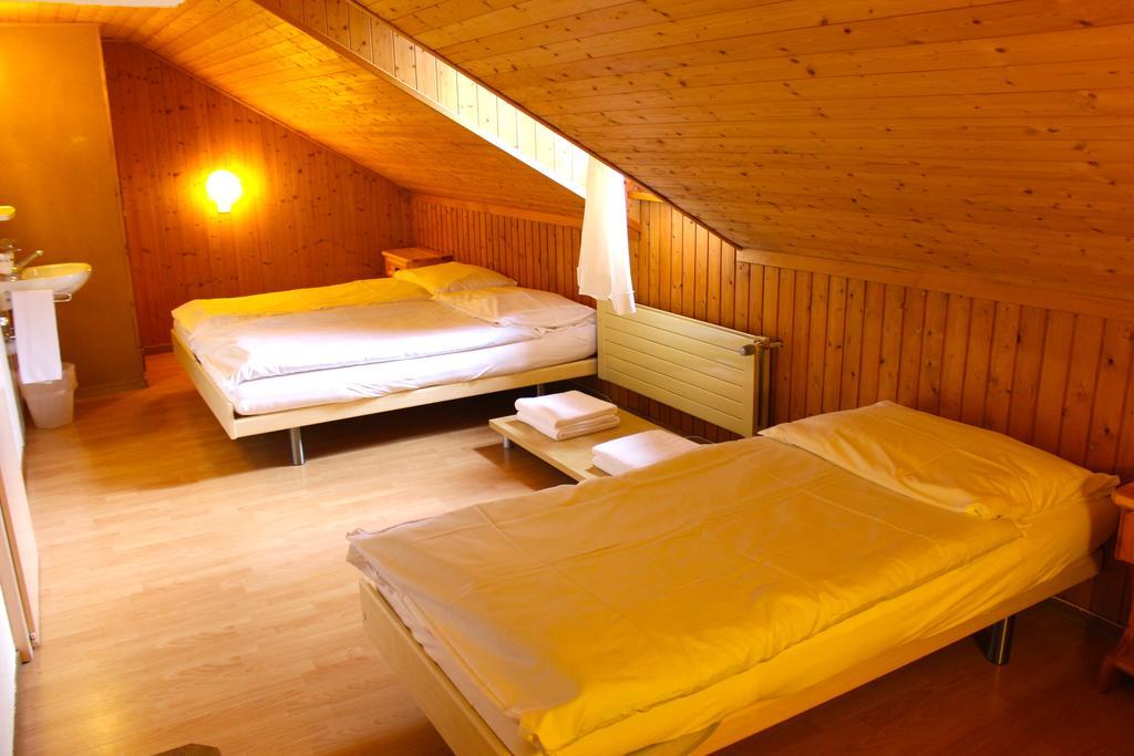 Hotel - Petit-Dejeuner Le Trift Zinal Εξωτερικό φωτογραφία