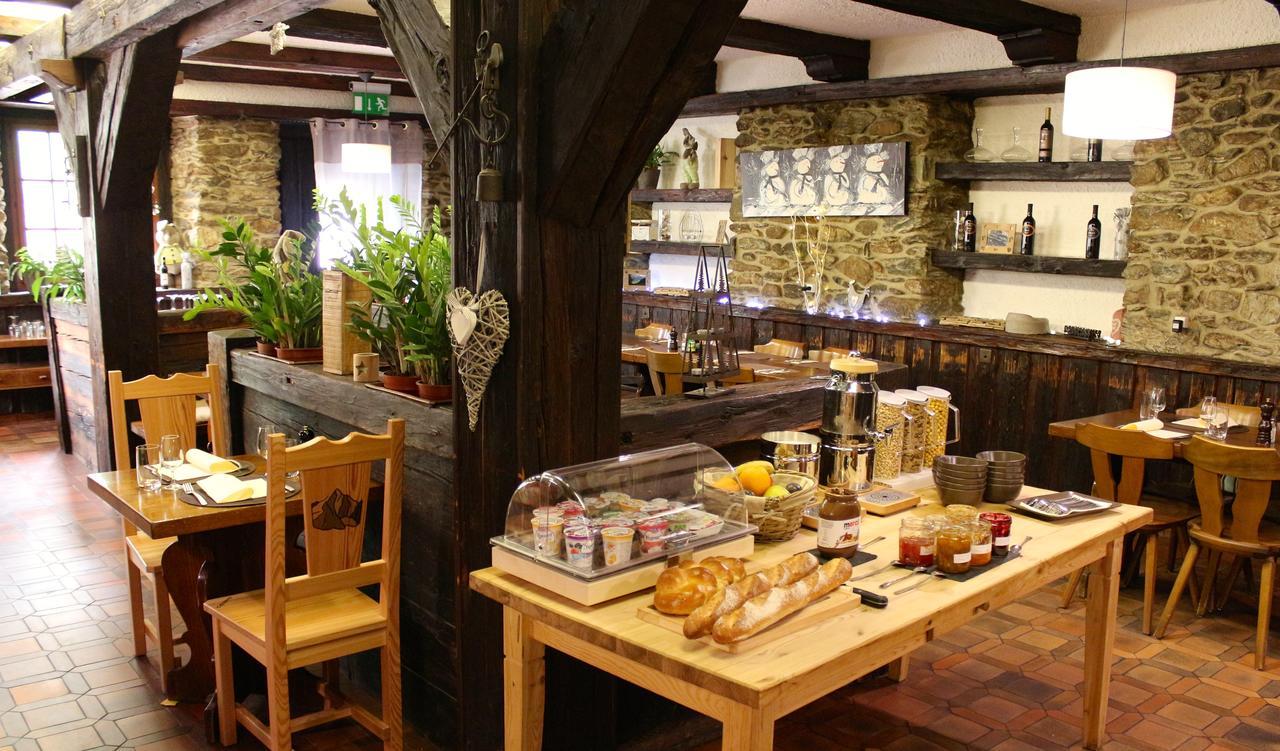 Hotel - Petit-Dejeuner Le Trift Zinal Εξωτερικό φωτογραφία